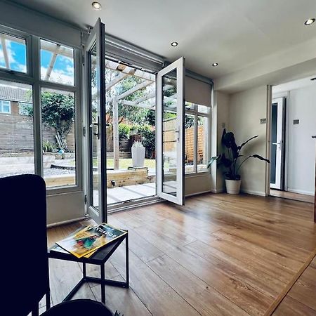 Villa Entire Modern House In Tamworth - 2 Double Beds + Free Parking Exterior foto