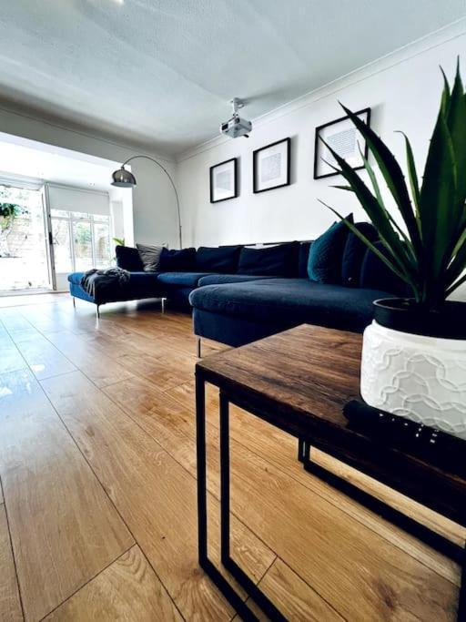 Villa Entire Modern House In Tamworth - 2 Double Beds + Free Parking Exterior foto