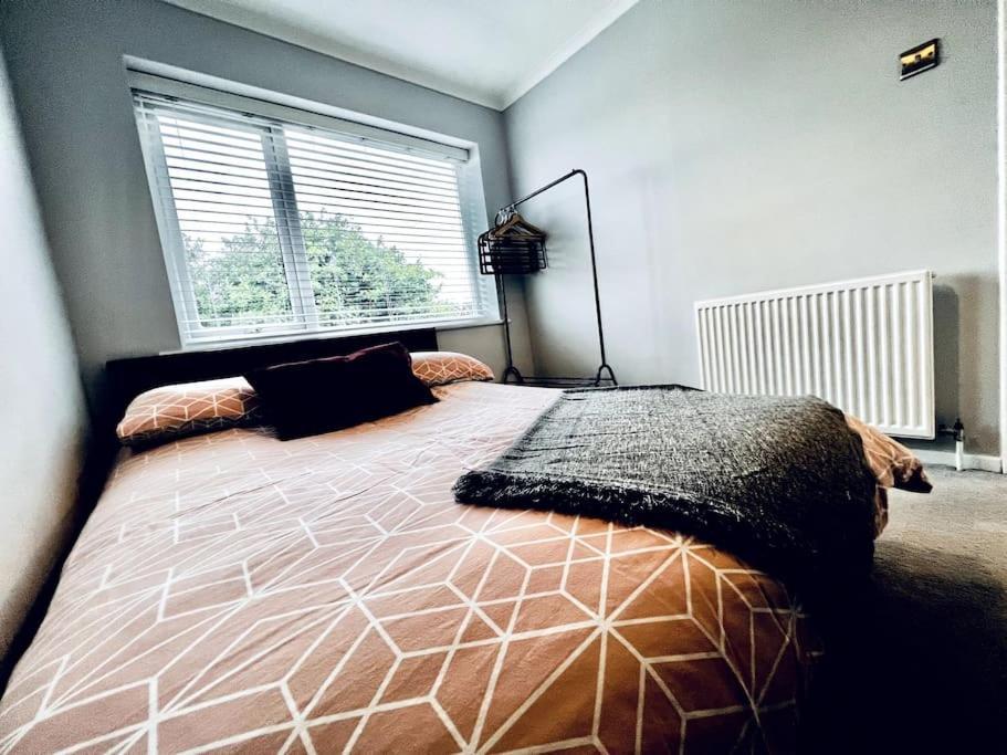Villa Entire Modern House In Tamworth - 2 Double Beds + Free Parking Exterior foto